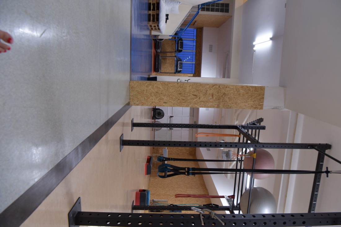 Treino na máquina de cabos